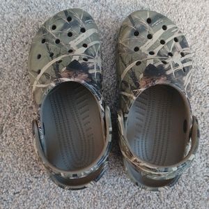 Crocs boys size 1 camouflage